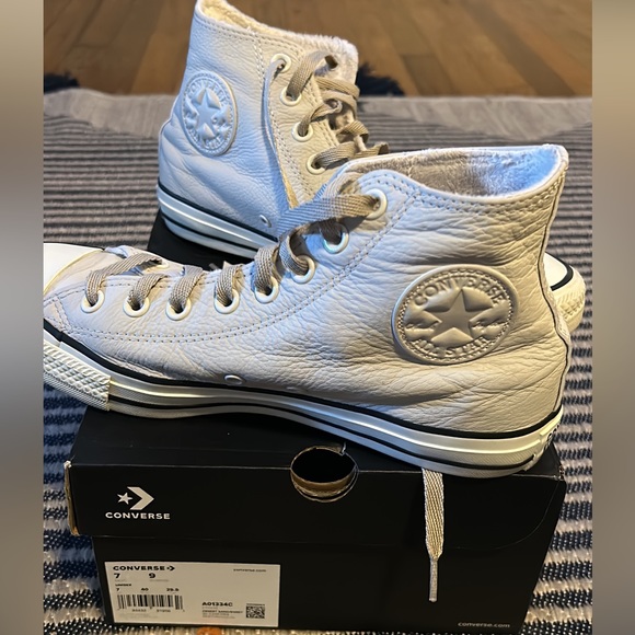 Cream converse high tops leather size 9 - Picture 1 of 2